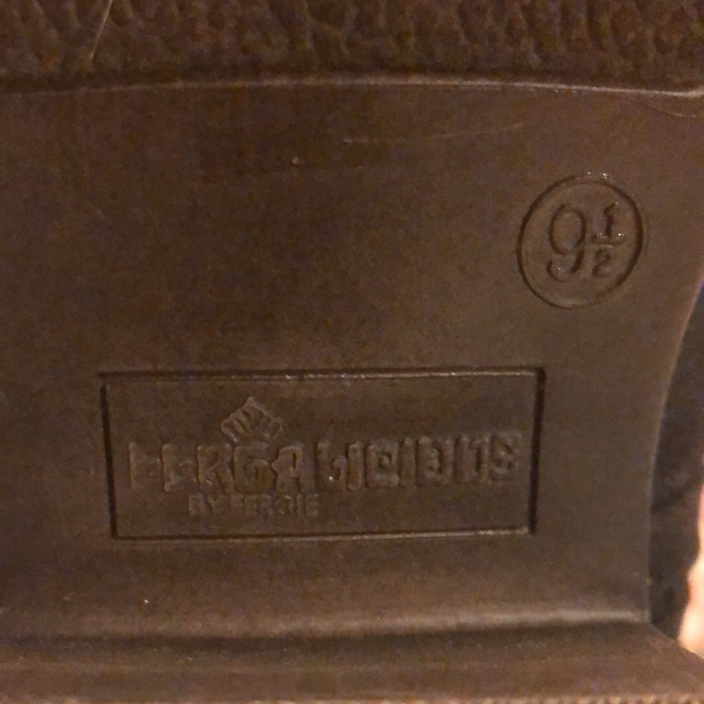 Fergalicious black ankle boots. Zip up back. Size 9.5 only worn 1 time! - Picture 3 of 4